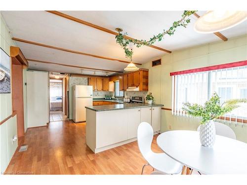 196-580 Beaver Creek Road, Waterloo, ON - Indoor Photo Showing Kitchen