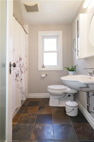 217 Waterloo Street, Kitchener, ON - Indoor Photo Showing Bathroom