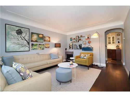 217 Waterloo Street, Kitchener, ON - Indoor Photo Showing Living Room