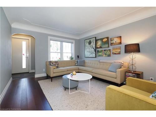 217 Waterloo Street, Kitchener, ON - Indoor Photo Showing Living Room