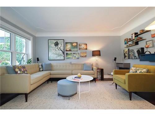 217 Waterloo Street, Kitchener, ON - Indoor Photo Showing Living Room