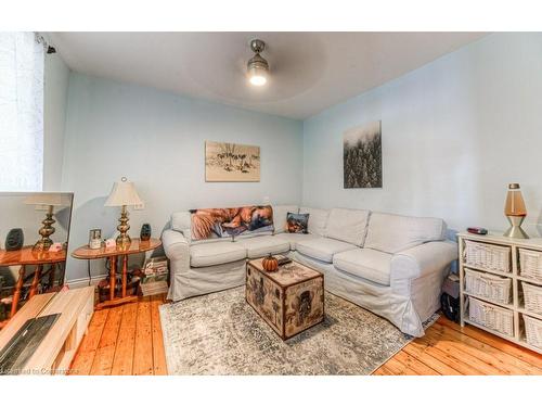 1249 Notre Dame Drive, Petersburg, ON - Indoor Photo Showing Living Room