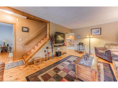 1249 Notre Dame Drive, Petersburg, ON - Indoor Photo Showing Living Room