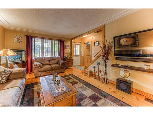 1249 Notre Dame Drive, Petersburg, ON - Indoor Photo Showing Living Room