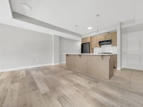 89-445 Ontario Street, Milton, ON - Indoor Photo Showing Kitchen