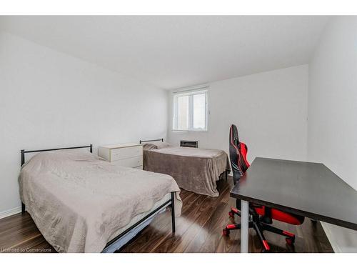 801-65 Highland Crescent, Kitchener, ON - Indoor Photo Showing Bedroom