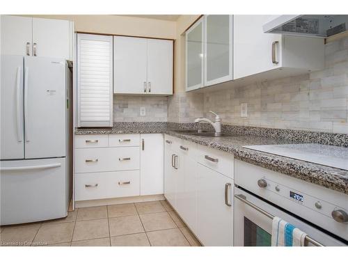 68-51 Paulander Drive, Kitchener, ON - Indoor Photo Showing Kitchen