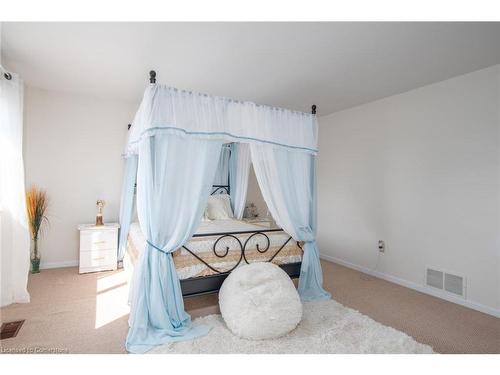 68-51 Paulander Drive, Kitchener, ON - Indoor Photo Showing Bedroom