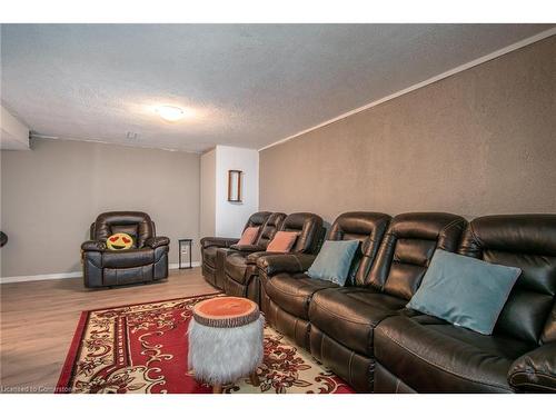 68-51 Paulander Drive, Kitchener, ON - Indoor Photo Showing Living Room