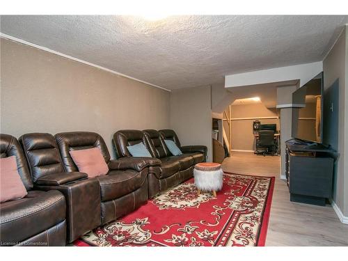 68-51 Paulander Drive, Kitchener, ON - Indoor Photo Showing Living Room