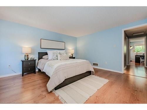 38-235 Saginaw Parkway, Cambridge, ON - Indoor Photo Showing Bedroom