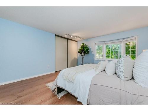 38-235 Saginaw Parkway, Cambridge, ON - Indoor Photo Showing Bedroom