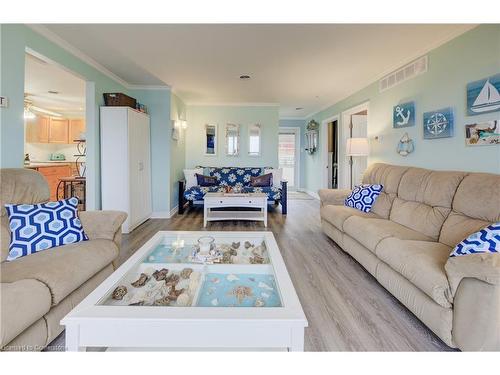 1012 Road 10 W, Conestogo Lake, ON - Indoor Photo Showing Living Room