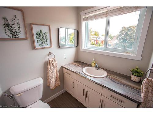 B-489 East Avenue, Kitchener, ON - Indoor Photo Showing Bathroom