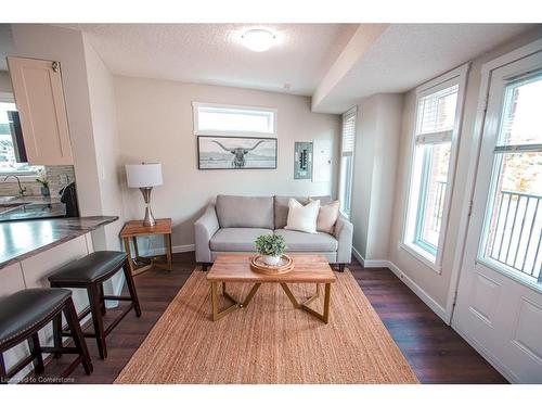 B-489 East Avenue, Kitchener, ON - Indoor Photo Showing Living Room