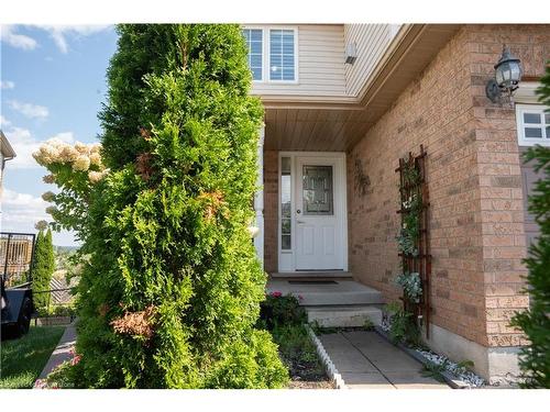 53 Sandwell Court W, Kitchener, ON - Outdoor