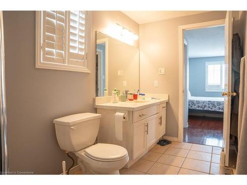 53 Sandwell Court W, Kitchener, ON - Indoor Photo Showing Bathroom