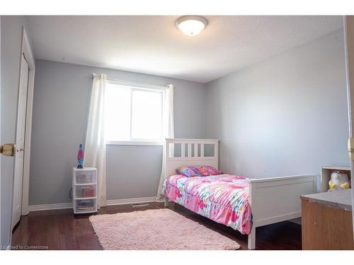 53 Sandwell Court W, Kitchener, ON - Indoor Photo Showing Bedroom