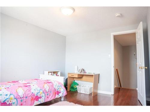 53 Sandwell Court W, Kitchener, ON - Indoor Photo Showing Bedroom