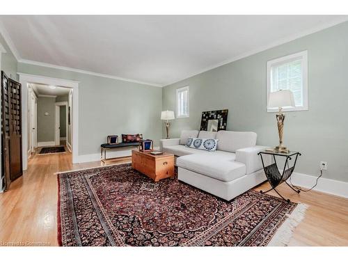 Main-96 John Street W, Waterloo, ON - Indoor Photo Showing Living Room