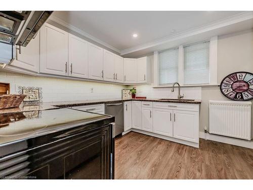 Main-96 John Street W, Waterloo, ON - Indoor Photo Showing Kitchen