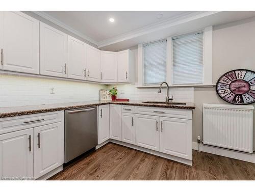 Main-96 John Street W, Waterloo, ON - Indoor Photo Showing Kitchen