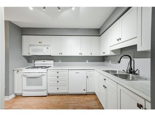 40-1199 Hamilton Road, London, ON - Indoor Photo Showing Kitchen With Double Sink