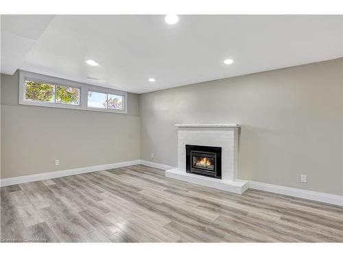 B-38 Lorraine Drive, Cambridge, ON - Indoor With Fireplace