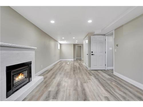 B-38 Lorraine Drive, Cambridge, ON - Indoor With Fireplace