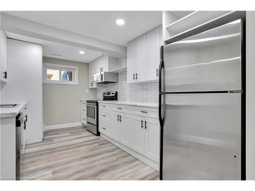 B-38 Lorraine Drive, Cambridge, ON - Indoor Photo Showing Kitchen