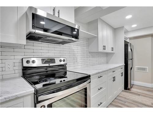 B-38 Lorraine Drive, Cambridge, ON - Indoor Photo Showing Kitchen With Stainless Steel Kitchen