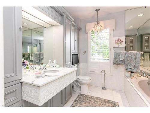 65 Edgehill Drive, Kitchener, ON - Indoor Photo Showing Bathroom