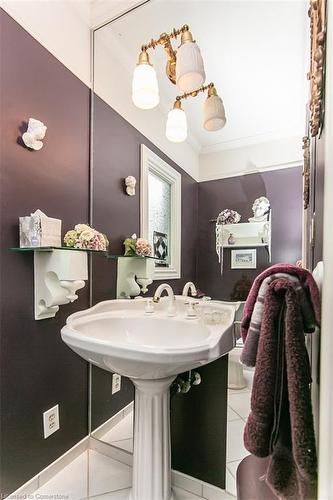 65 Edgehill Drive, Kitchener, ON - Indoor Photo Showing Bathroom