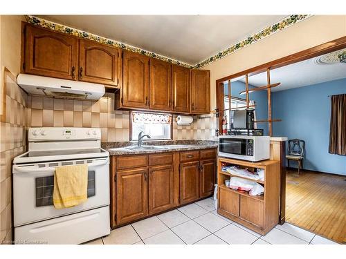 194 Samuel Street, Kitchener, ON - Indoor Photo Showing Kitchen