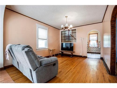 194 Samuel Street, Kitchener, ON - Indoor Photo Showing Living Room