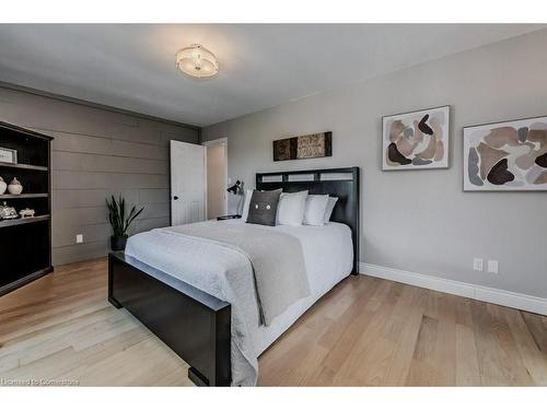 7146 Wellington Road 18, Elora, ON - Indoor Photo Showing Bedroom