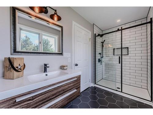 7146 Wellington Road 18, Elora, ON - Indoor Photo Showing Bathroom