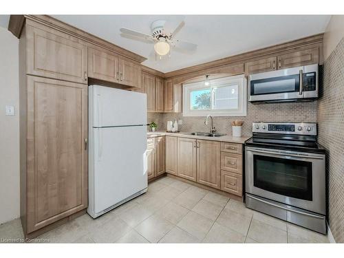 44 Carter Crescent, Cambridge, ON - Indoor Photo Showing Kitchen With Double Sink