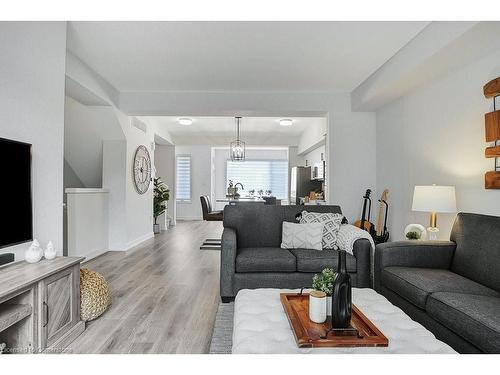 35-350 River Road, Cambridge, ON - Indoor Photo Showing Living Room