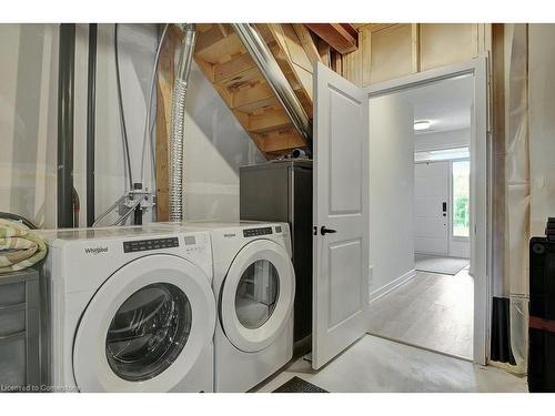 35-350 River Road, Cambridge, ON - Indoor Photo Showing Laundry Room