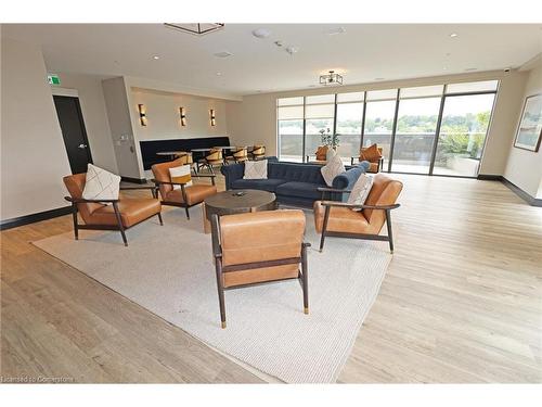 1311-50 Grand Avenue S, Cambridge, ON - Indoor Photo Showing Living Room