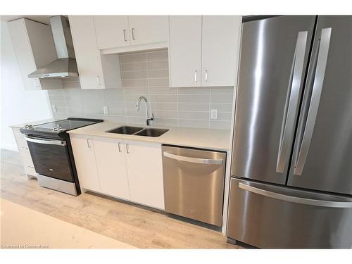 1311-50 Grand Avenue S, Cambridge, ON - Indoor Photo Showing Kitchen With Double Sink With Upgraded Kitchen