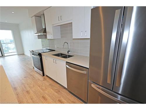 1311-50 Grand Avenue S, Cambridge, ON - Indoor Photo Showing Kitchen With Double Sink With Upgraded Kitchen