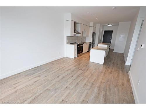 1311-50 Grand Avenue S, Cambridge, ON - Indoor Photo Showing Kitchen