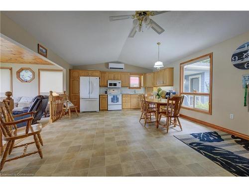 197 Road One D, Conestogo Lake, ON - Indoor Photo Showing Dining Room