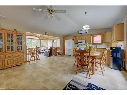 197 Road One D, Conestogo Lake, ON - Indoor Photo Showing Dining Room