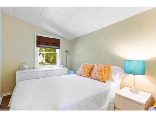 376 Mallory Beach Road, South Bruce Peninsula, ON - Indoor Photo Showing Bedroom