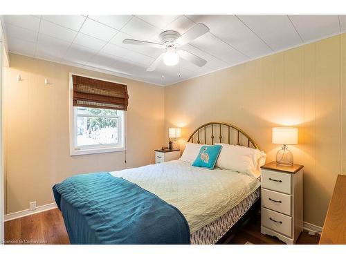 376 Mallory Beach Road, South Bruce Peninsula, ON - Indoor Photo Showing Bedroom