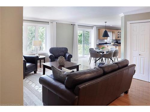 29 Hampton Court, St. George, ON - Indoor Photo Showing Living Room