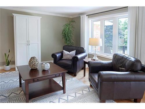 29 Hampton Court, St. George, ON - Indoor Photo Showing Living Room